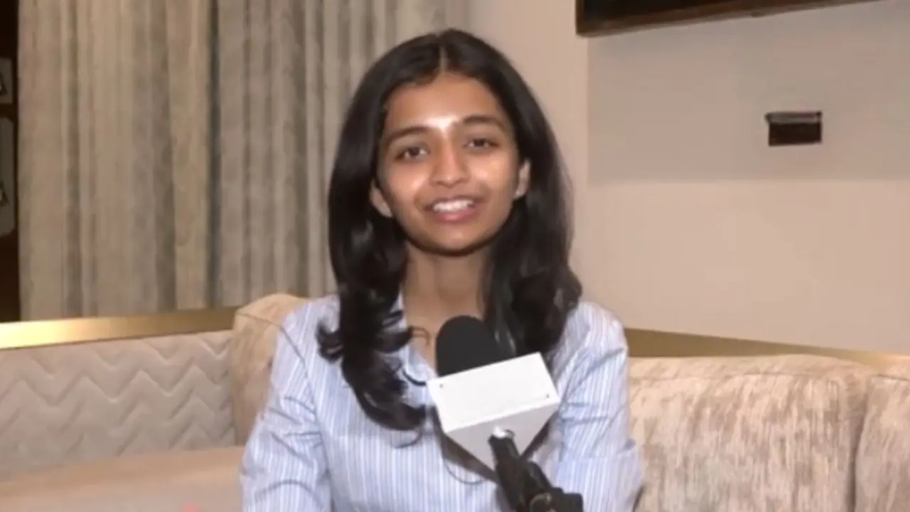 CBSE 12th Result: खुद पर था भरोसा, 95% अंक आने के बाद भी कराई री-चेकिंग... अवनी केजरीवाल ने रचा इतिहास, बन गई नेशनल टॉपर Avni Kejriwal Become topper