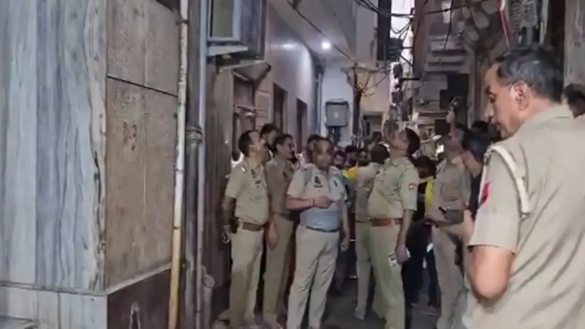 Balcony Collapse Near Banke Bihari Temple In Vrindavan Injures 8 Devotees, No Deaths Reported Balcony Collapse Near Banke Bihari Temple In Vrindavan Injures 8 Devotees
