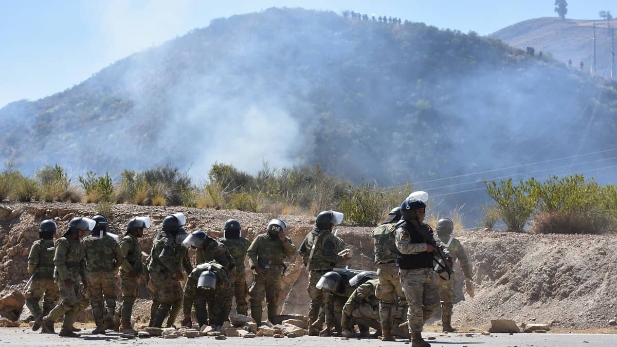 Bolivia Clears La Paz Blockades, 6 Killed When Air Force Plane Crashes Monitoring Blockades