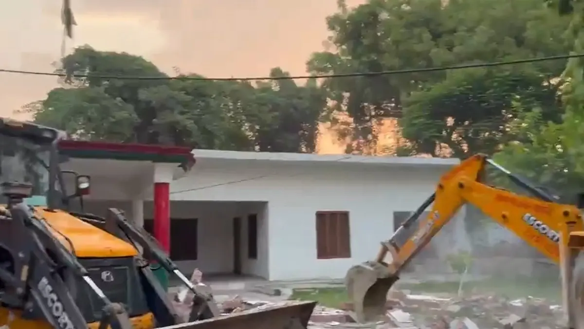 Sitapur Bulldozer Action: Samajwadi Party Office Demolished After 21 Years on Disputed Town Hall Land Bulldozer Razes 21-Year-Old Samajwadi Party Office In Sitapur Over Disputed Government Land