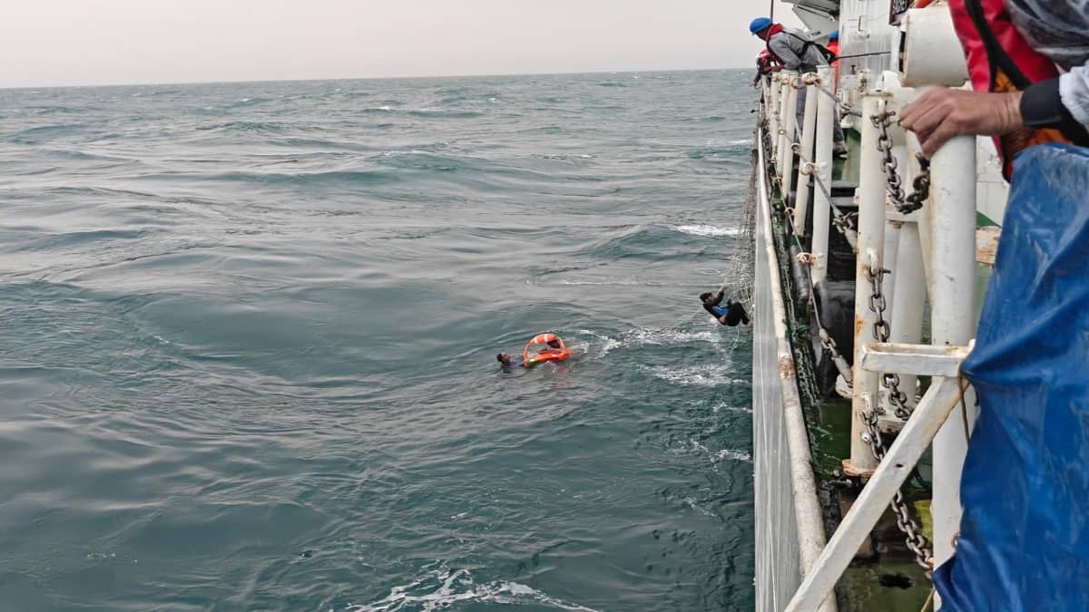 Caught In Rough Seas, Saved By Indian Coast Guard: Watch Dramatic Rescue Of 6 Fishermen Off Karnataka Coast