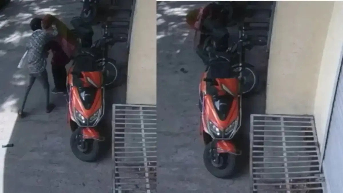 CCTV Captures Ujjain Horror: 19-Year-Old Student Brutally Stabbed 14 Times In 16 Seconds By Jilted Lover; Arrested CCTV Captures Ujjain Horror: 19-Year-Old Student Brutally Stabbed 14 Times in 16 Seconds by Jilted Lover; Attacker Arrested