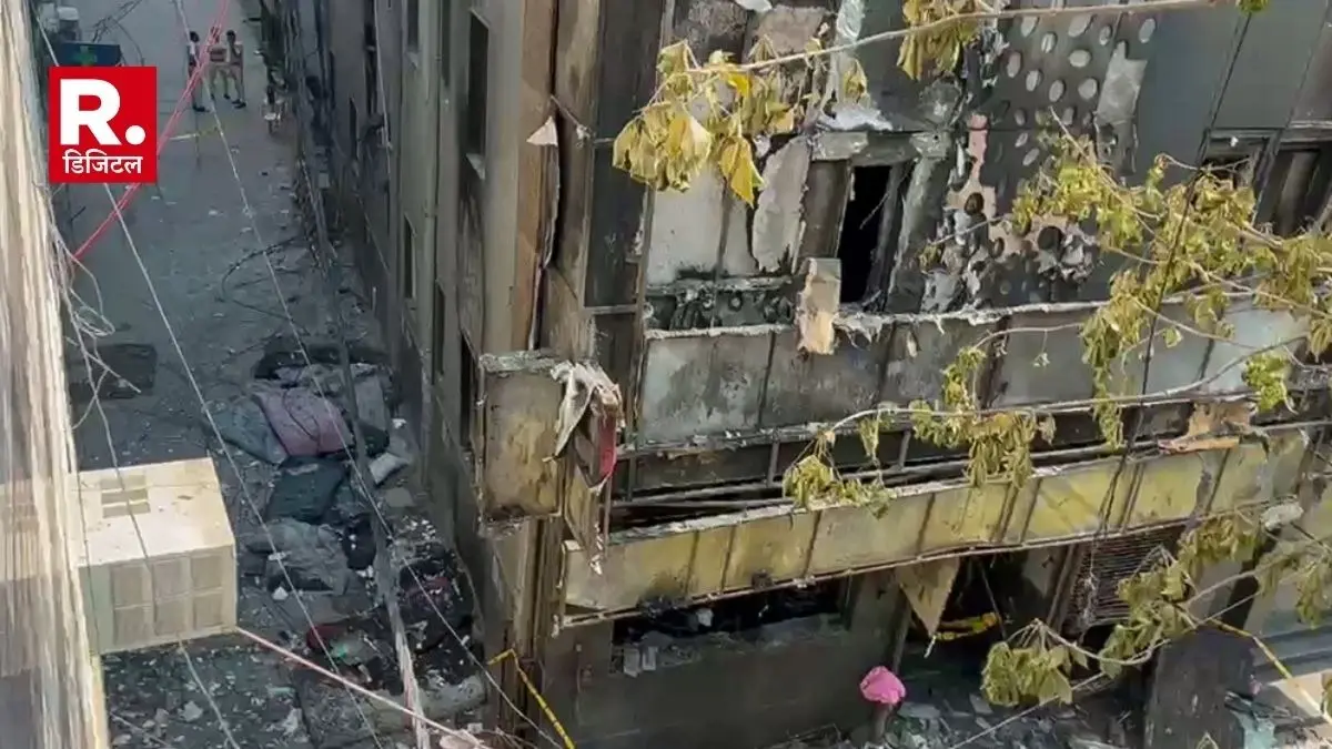 Delhi Hotel Fire: टॉयलेट सीट पर महिला, पति के कंधे पर टिका सिर... न बच सकी जिंदगी; कपल ने एक-दूसरे की बाहों में तोड़ दिया दम, दर्दनाक दास्तां couple died tragically in the Malviya Nagar hotel fire They held each other until last breath