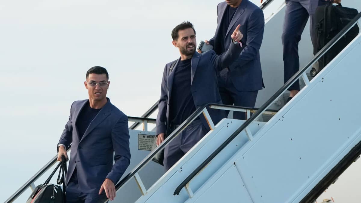 Cristiano Ronaldo and Bernardo Silva deplane in USA