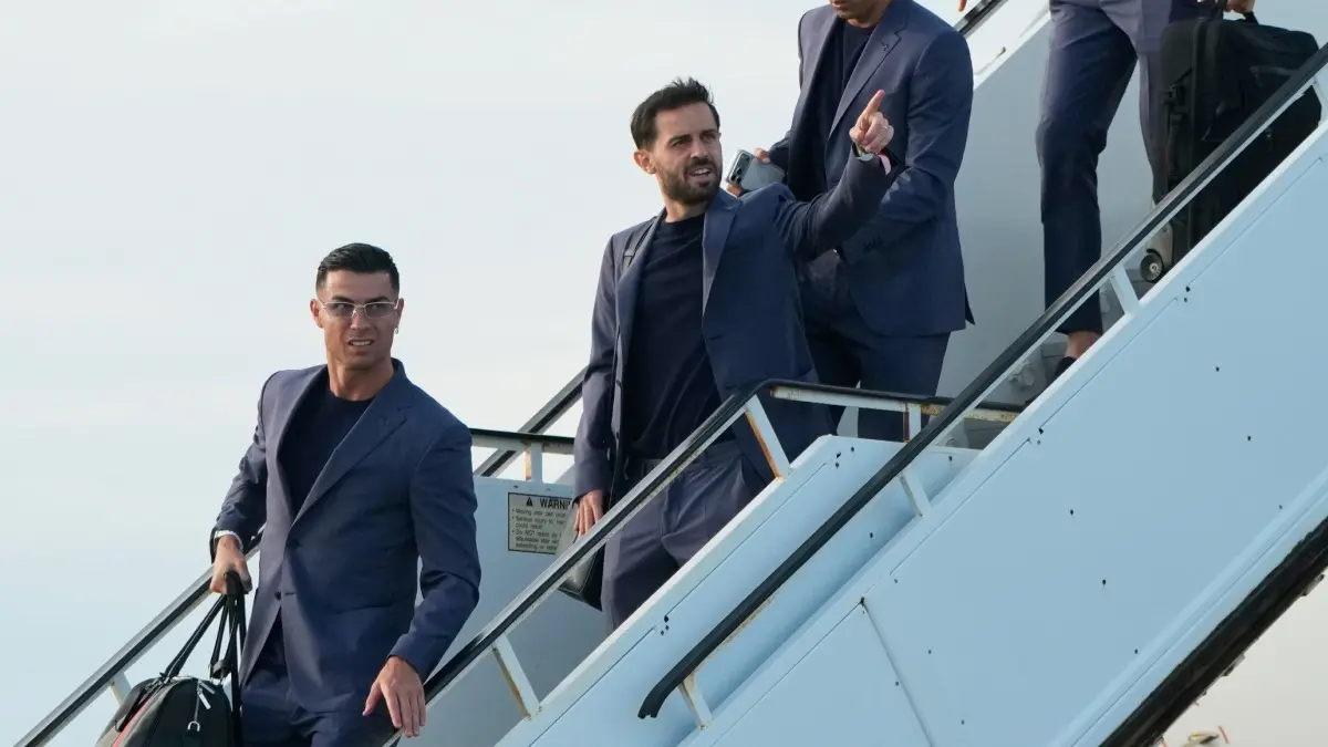 FIFA World Cup 2026: Cristiano Ronaldo Wants Portugal To Focus On Good Start Before Talking About Title Hopes Cristiano Ronaldo and Bernardo Silva deplane in USA