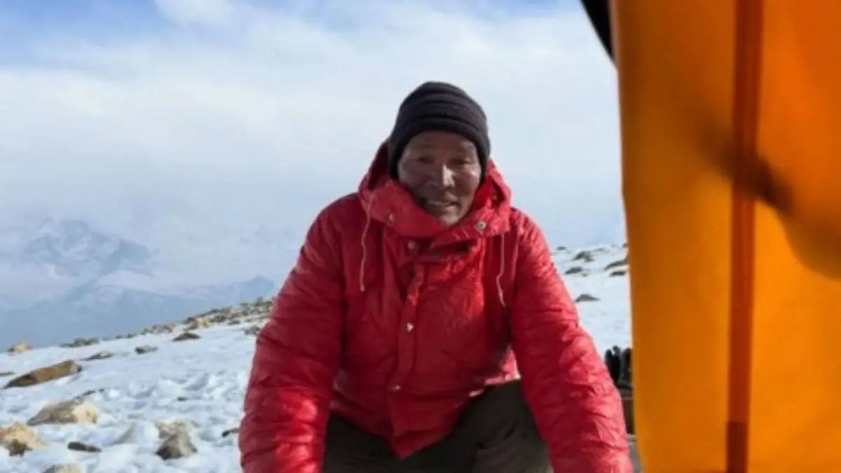 Miracle on Mount Everest! Missing For 7 Days, Sherpa Guide Rescued While Crawling Back To Base Camp Dawa Sherpa