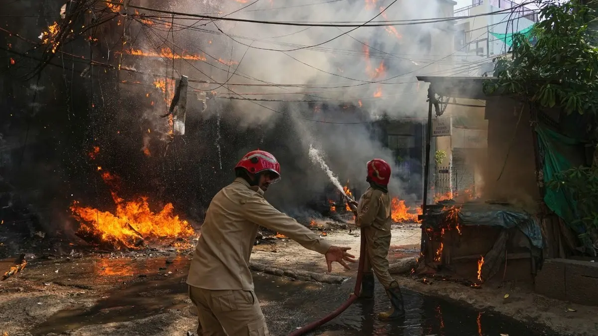 Delhi Hotel Fire: सिर्फ 6 कमरों की थी इजाजत, लेकिन बना लिए 20 रूम, होटल मालिक की हुई पहचान Delhi Hotel Fire