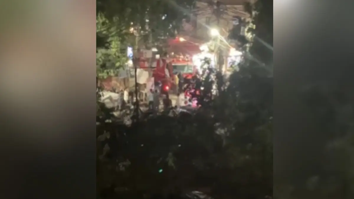 Another Delhi Hotel Fire: Basement Blaze Sparks Panic Near Safdarjung Enclave; 5 Fire Engines Rush to Scene Delhi Hotel Fire: 21 Dead in Malviya Nagar Blaze, Owner Sent to Police Custody