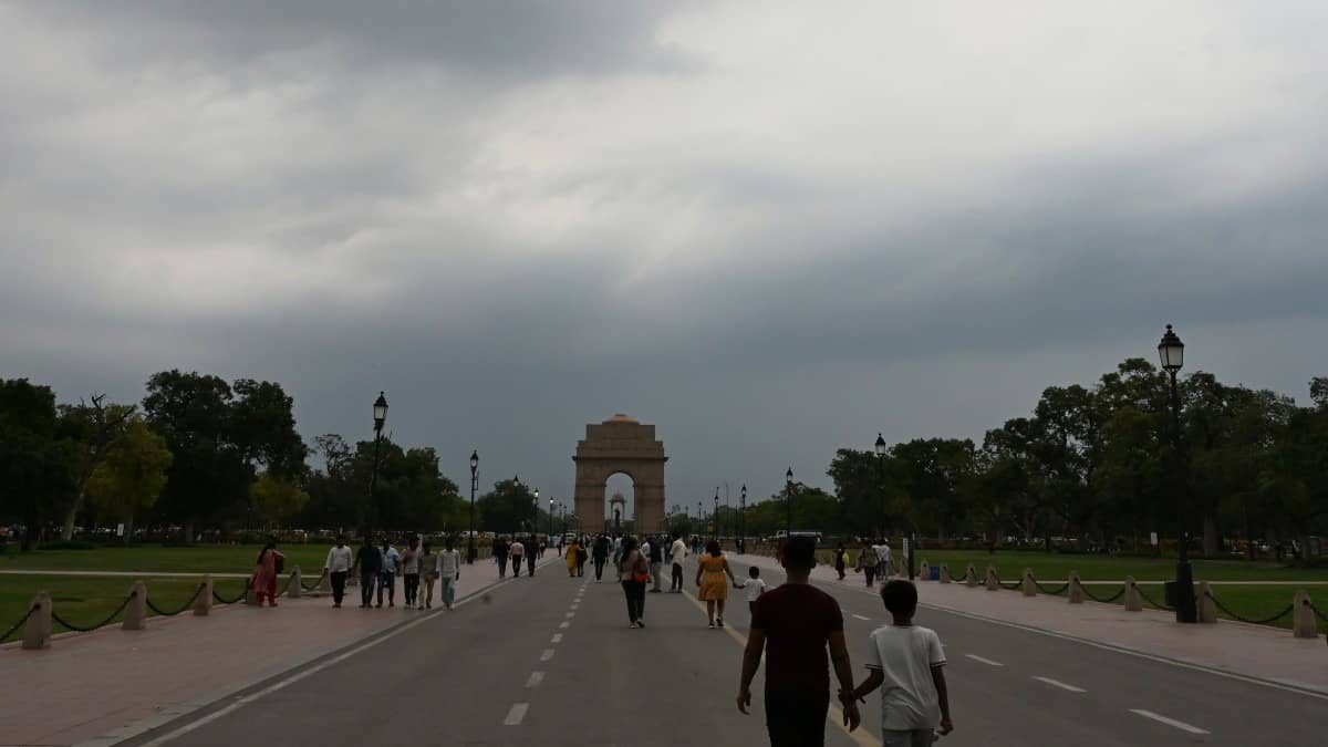 Delhi-NCR Heavy Showers Today: Orange Alert Issued for Intense Rain, Storms