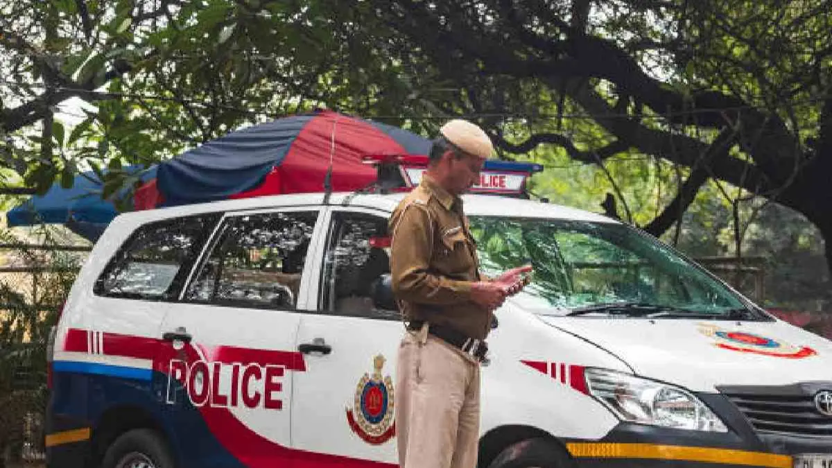 Delhi Police Arrest History-Sheeter After Viral Video Shows Brutal Robbery of Specially-Abled Man Delhi Police Arrest History-Sheeter After Viral Video Shows Brutal Robbery of Specially-Abled Man