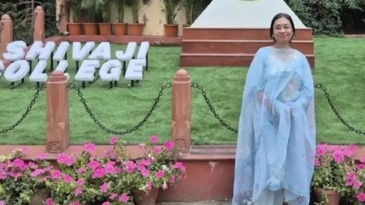 BREAKING: प्रॉपर्टी के लिए की गई DU महिला प्रोफेसर की हत्या, बंगाल से हत्यारे पति-पत्नी गिरफ्तार; दिल्ली पुलिस ने दो दिनों में किया हत्याकांड का खुलासा DU Assistant Professor Murder Case