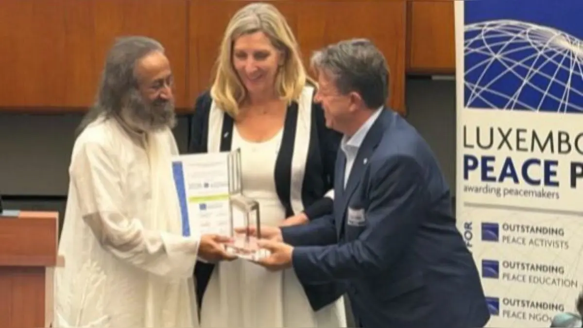 Gurudev Sri Sri Ravi Shankar Conferred With Luxembourg Peace Prize For Advancing Peace Across 182 Countries Gurudev Sri Sri Ravi Shankar Conferred With Luxembourg Peace Prize For Advancing Peace Across 182 Countries