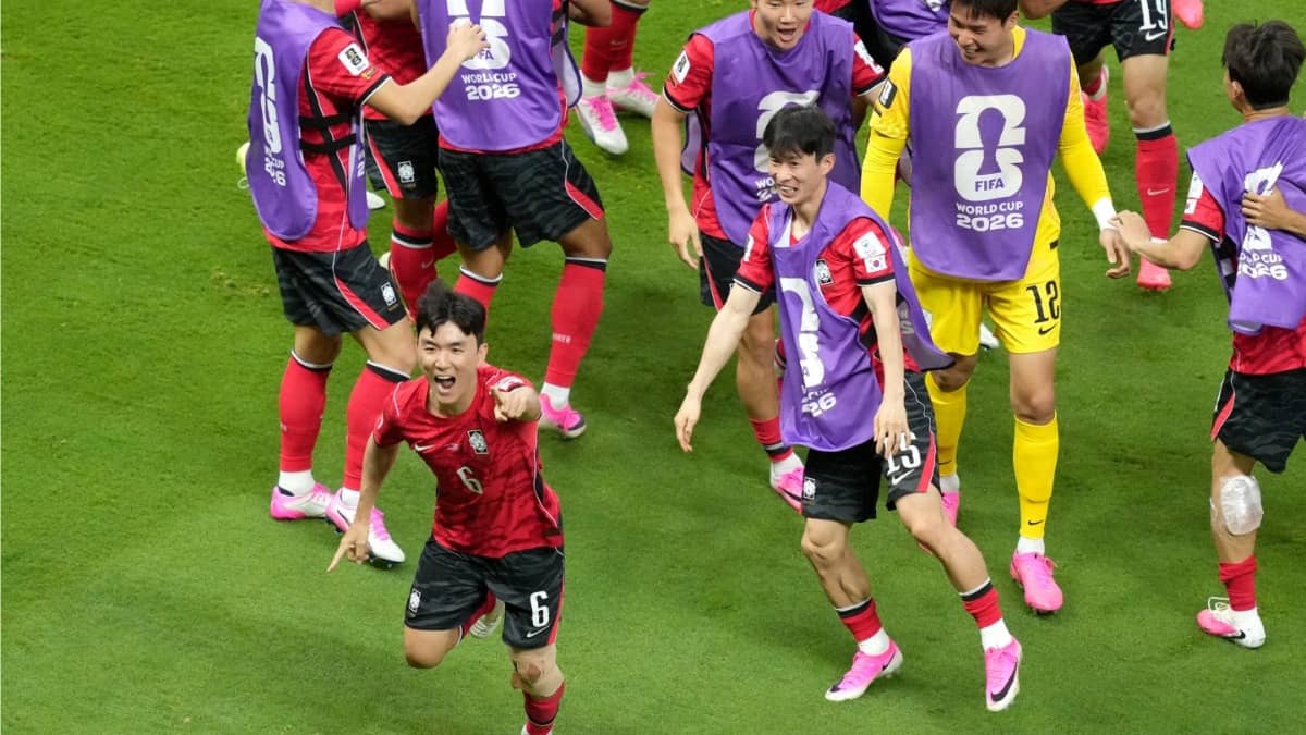 Hwang In-Beom celebrates after scoring goal for South Korea against Czech Republic