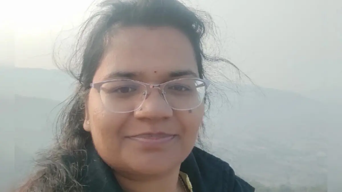 Hyderabad Techie Ends Life by Jumping With Six Month Old in Arms From 6th-Floor; Child Miraculously Safe Hyderabad Techie Suicide: 6-Floor Fall Kills Mother; Infant Survives