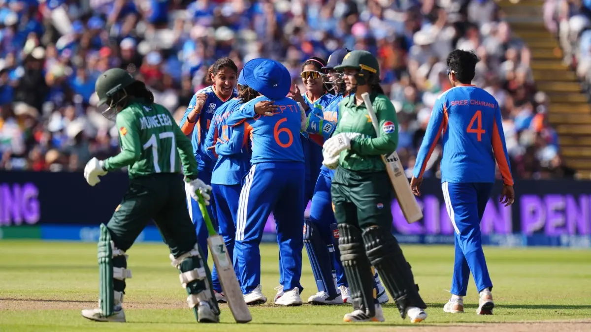 'Was Depressed, Thought About Giving Up Cricket': India's T20 World Cup Star's Blunt Confession Steals Spotlight After Thrashing Pakistan Indian players celebrate a wicket