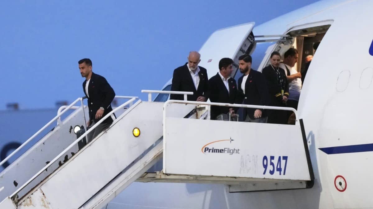 Iranian football players land in Mexico