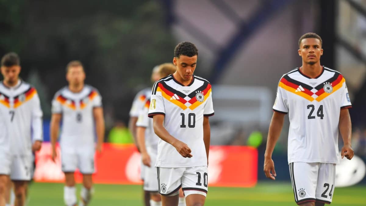 Jamal Musiala and Malick Thiaw walk off the pitch