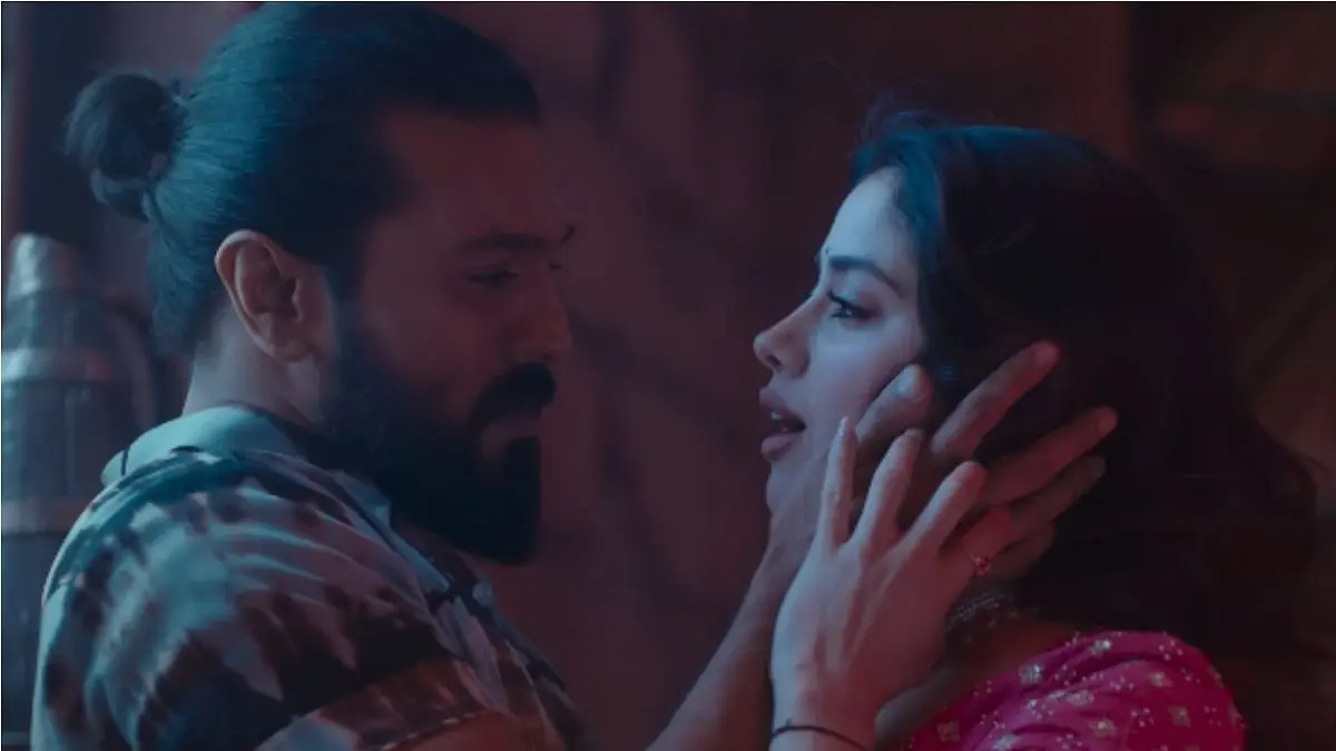 'यह सब बहुत फूहड़ है...', 'पेद्दी' में उम्र में 12 साल बड़े राम चरण संग जाह्नवी कपूर ने किया लिपलॉक तो मचा बवाल, दर्शकों ने दिए रिएक्शन Janhvi Kapoor Liplock with Ram Charan In Peddi