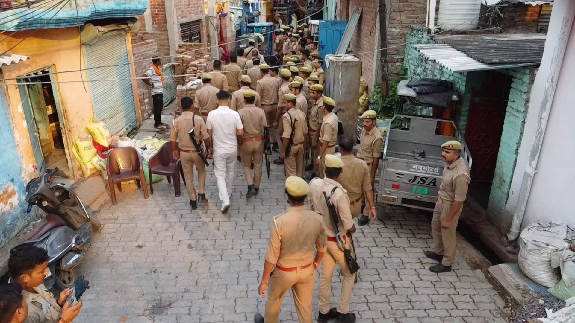 kanpur police search operation against drug smugglers 75 locations 10 detained 