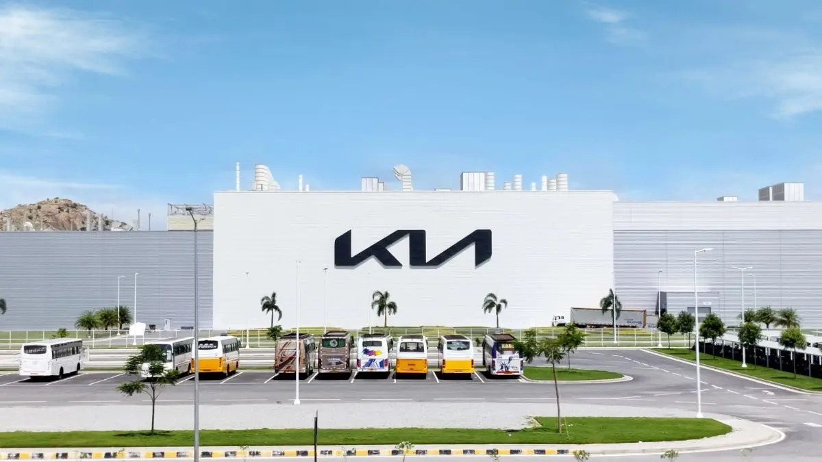 Kia Defies Global Auto Slowdown as War Lifts EV, Hybrid Demand Kia Corp
