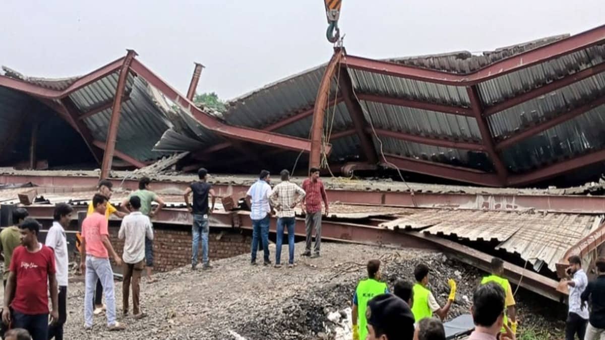 Kolkata's Taratala Godown Roof Collapse: Death Toll Rises to 11, 5 Arrested As Rescue Ops Continue