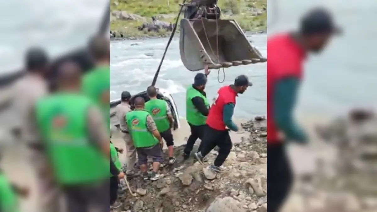 Ladakh: 1 Dead, 3 Missing After Vehicle Falls Into Drass River; Search Operation Underway Ladakh: 1 Dead, 3 Missing After Vehicle Falls Into Drass River; Search Operation Underway