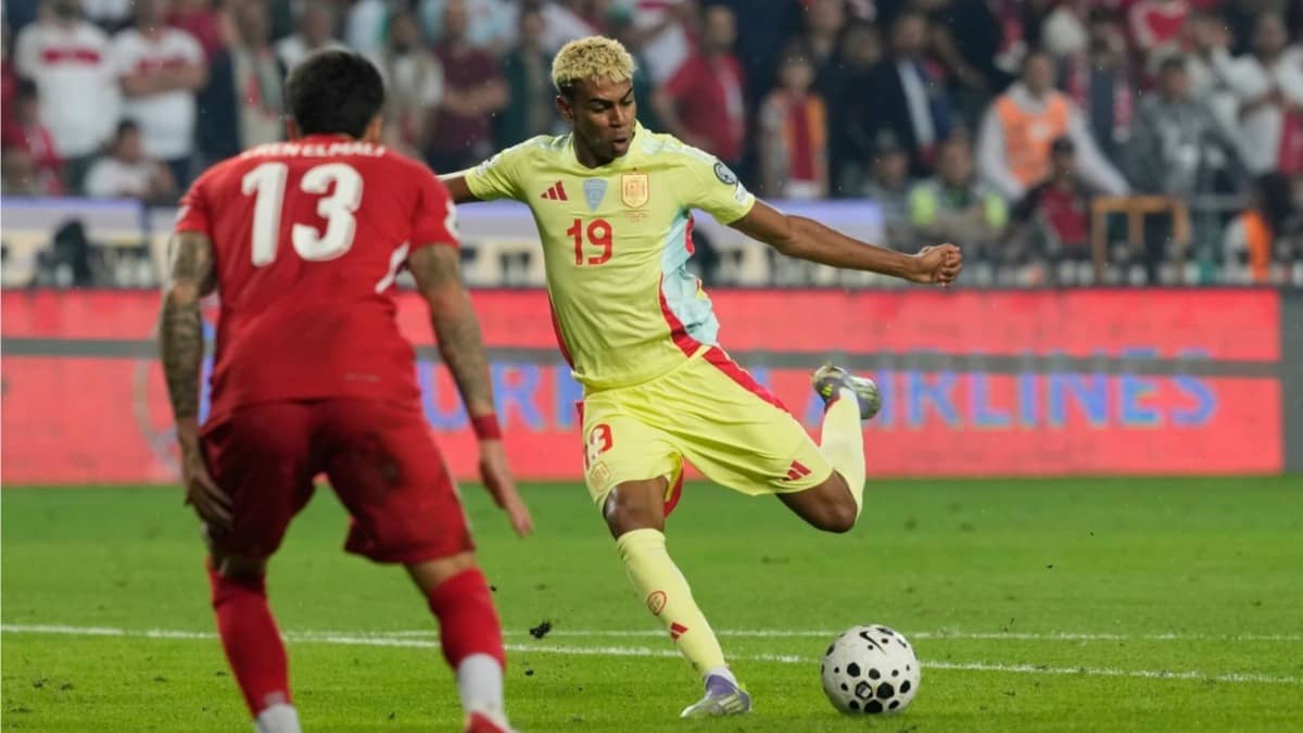 Lamine Yamal in action