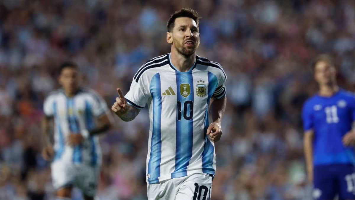 Lionel Messi celebrates his goal