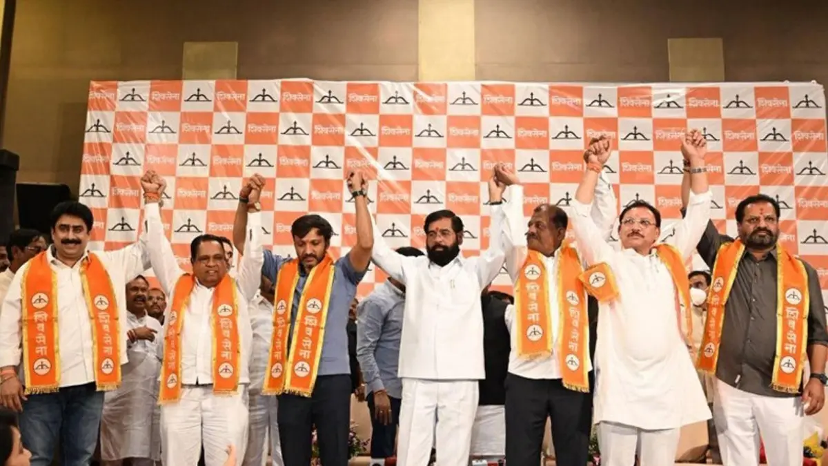 Lok Sabha Speaker Om Birla Calls UBT Sena Leaders For Meeting After 6 MPs Switch To Shiv Sena Lok Sabha Speaker Om Birla Calls UBT Sena Leaders For Meeting After 6 MPs Switch To Shiv Sena