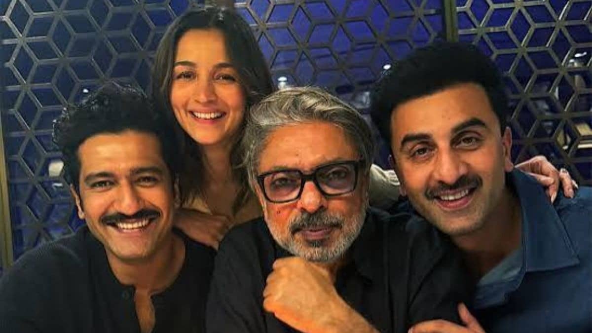 Love and War Movie Set Accident: संजय लीला भंसाली की फिल्म के सेट पर बड़ा हादसा, टेक्नीशियन की करंट लगने से मौत