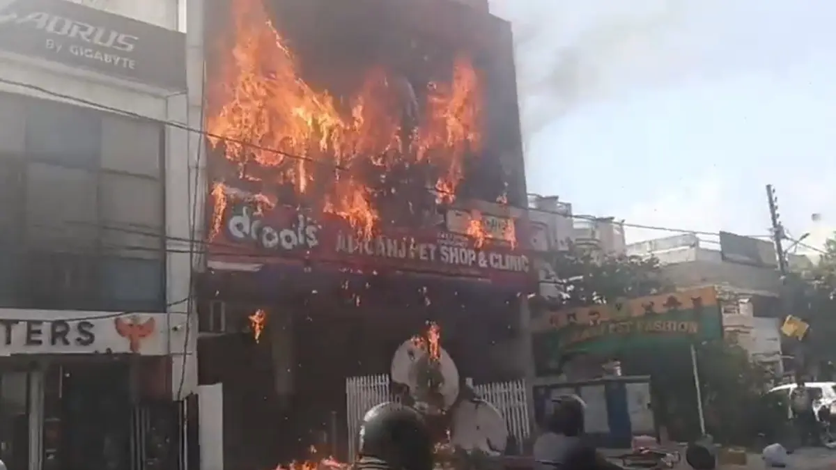 Lucknow Coaching Centre Fire Kills 15: Police Seal Aliganj Building, 3 Arrested Lucknow Coaching Centre Fire Kills 15: Police Seal Aliganj Building, 3 Arrested