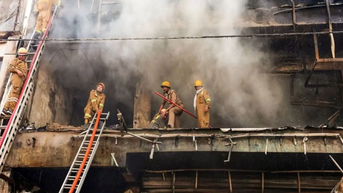 Lucknow Fire: PM Modi Announces Ex-Gratia, CM Yogi Cuts Short Aligarh Visit Lucknow Fire: PM Modi Announces Ex-Gratia, CM Yogi Cuts Short Aligarh Visit