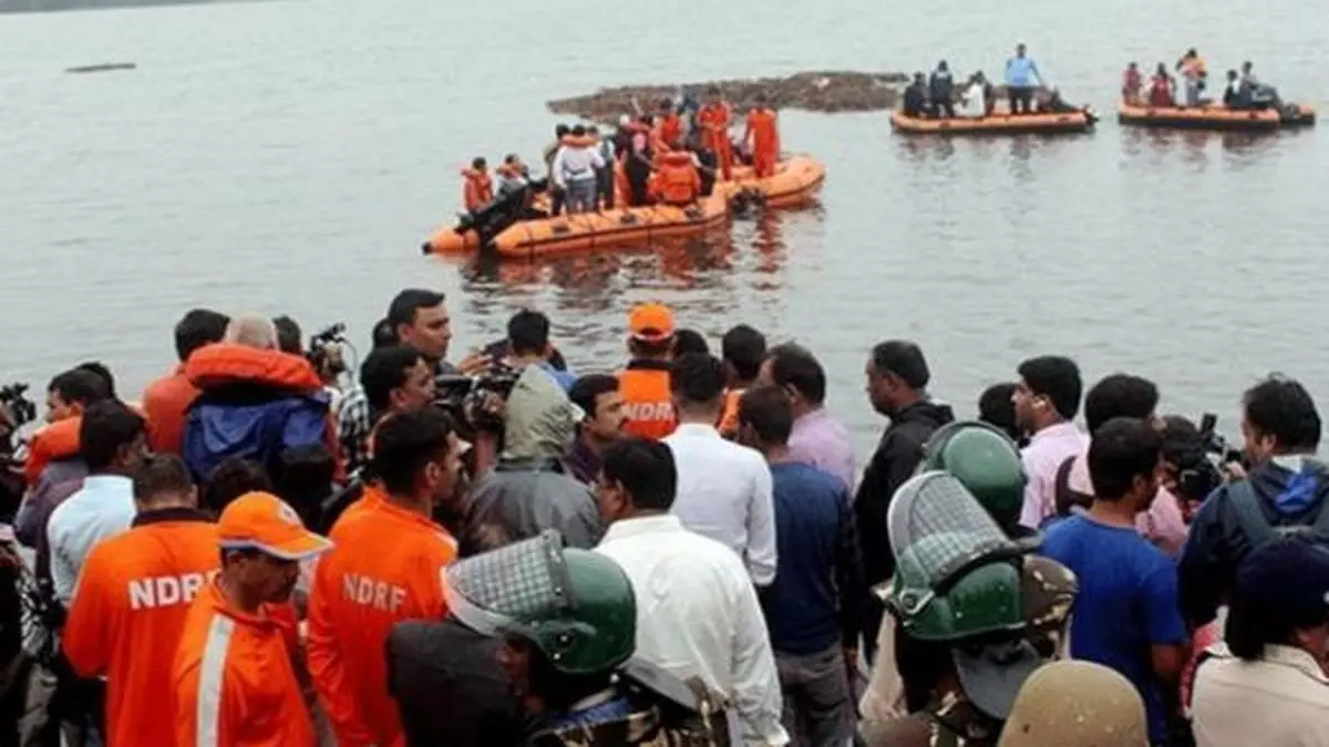 Maharashtra: Overloaded Pilgrim Boat Capsizes in Beed’s Godavari River; Woman Dies, Several Injured Maharashtra: Overloaded Pilgrim Boat Capsizes in Beed’s Godavari River; Woman Dies, Several Injured