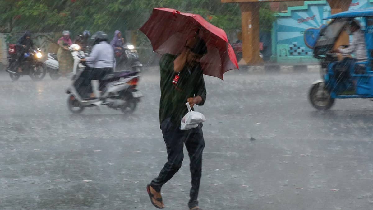 Maharashtra Weather Alert: Rain Lashes Parts Of Mumbai; IMD Issues Yellow Alert For These Districts
