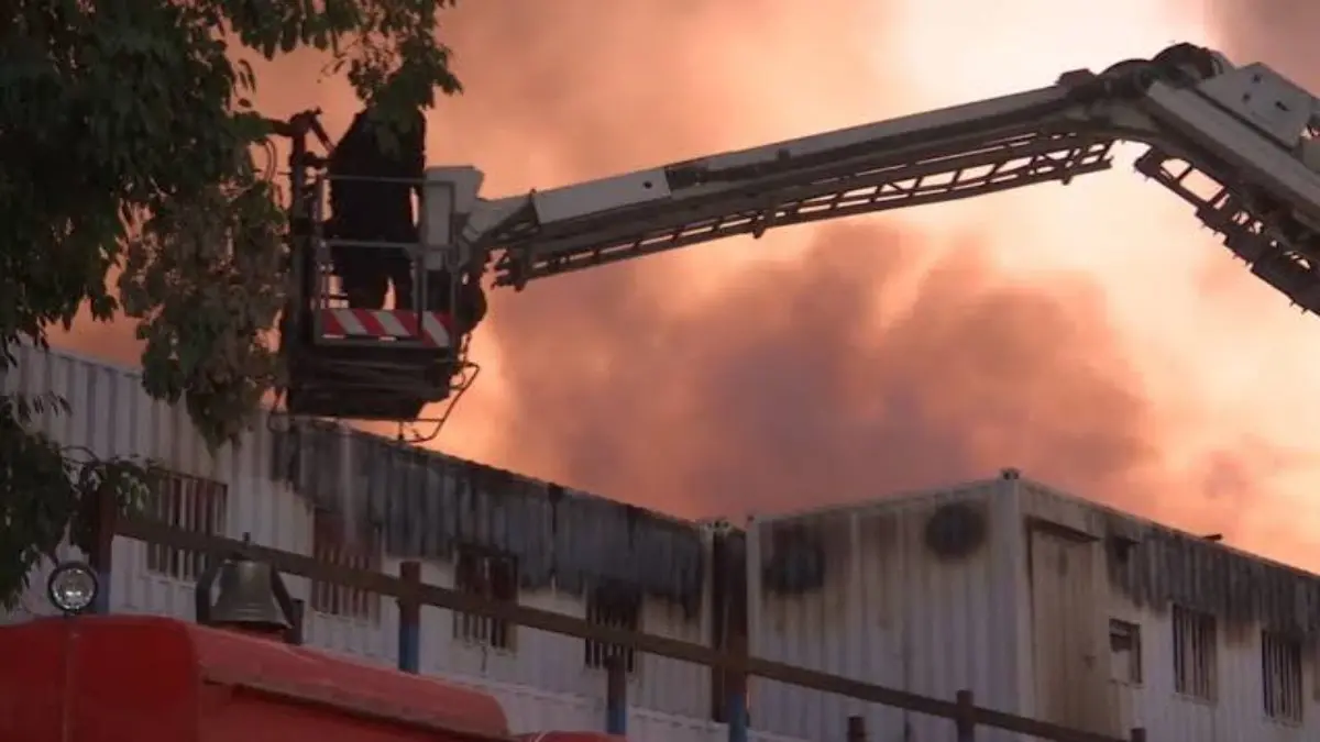 Major Fire Breaks Out In Slums Near Udyog Bhawan, 20 Tenders Deployed; No Injuries Reported Major Fire Breaks Out In Slums Near Udyog Bhawan, 20 Tenders Deployed; No Injuries Reported