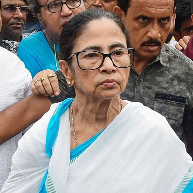 Major turmoil in TMC Mamata Banerjee writes to Election Commission, identifies herself as Chairperson 