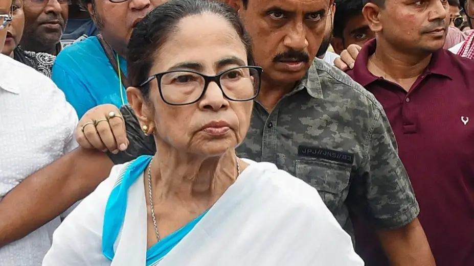 'Like a Mother Who Raised You': Mamata Banerjee Hits Out at Defectors, Says 'No Pardon for Traitors'