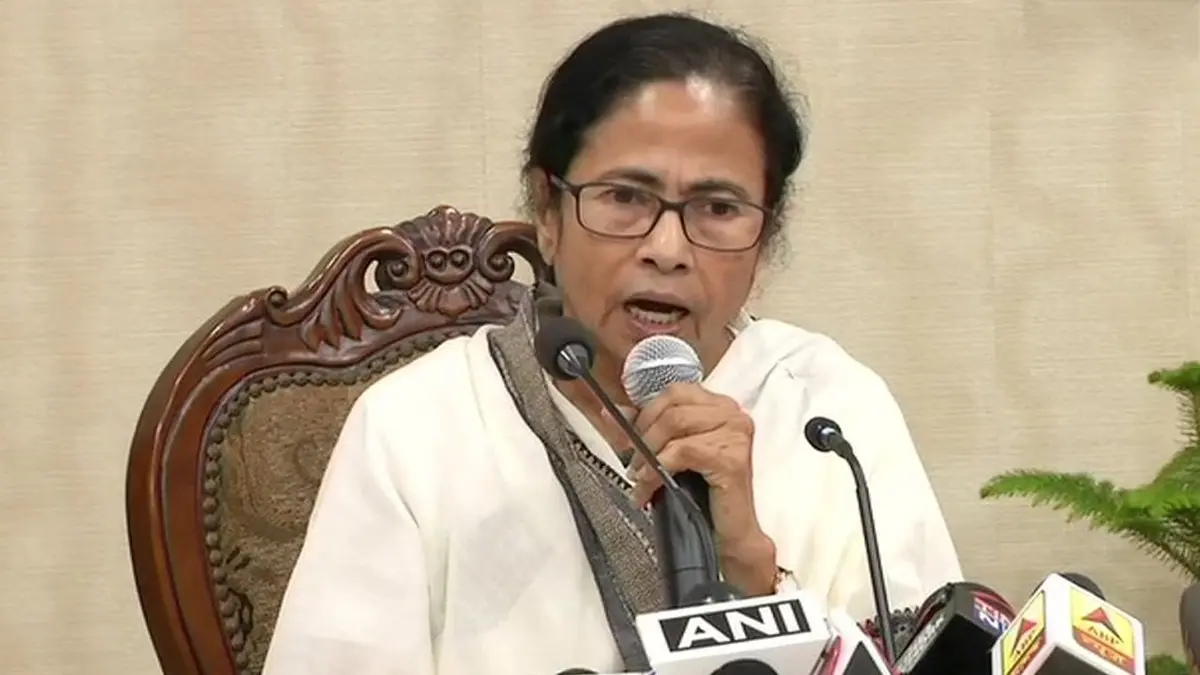 'बेतुका और तानाशाही व्यवहार है... TMC नेताओं का इलाज न करने को कहा गया', भतीजे अभिषेक पर हमले को लेकर फिर भड़कीं ममता बनर्जी Mamata banerjee