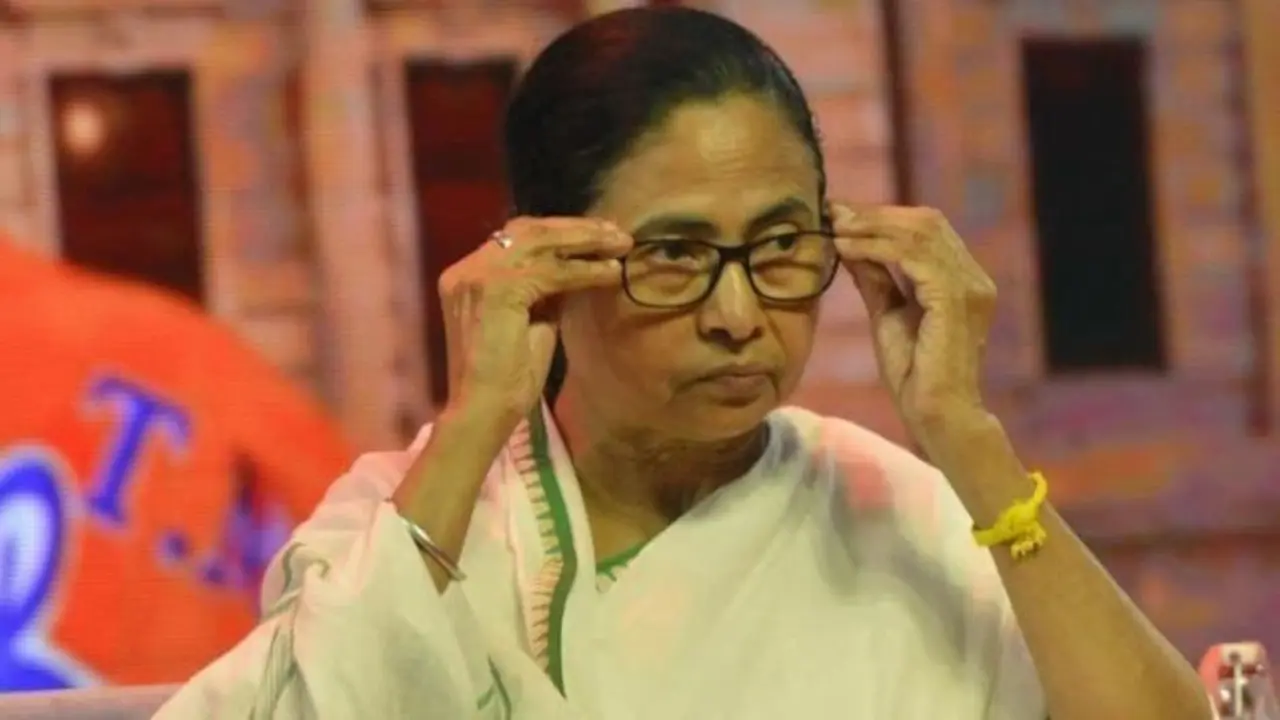 TMC सांसदों ने CM सुवेंदु के साथ की मीटिंग, दिन भर दिल्ली में गहमागहमी... आखिर ममता बनर्जी के नाक के नीचे कैसे हो गया 'खेला'? Mamata Banerjee