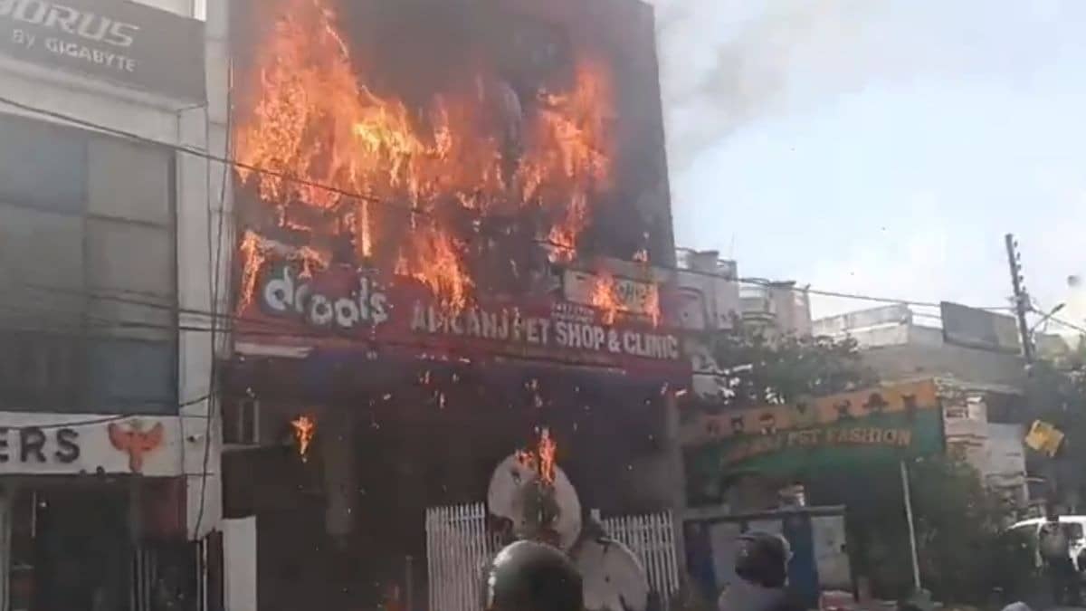Massive Fire Breaks Out at Coaching Centre in Lucknow's Aliganj
