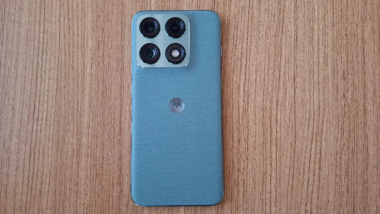 Motorola Edge 70 Pro+ First Impressions: कुछ खास है या नहीं, पहली नजर में कैसा है मोटोरोला का फ्लैगशिप किलर फोन, जानिए Motorola Edge 70 Pro Plus