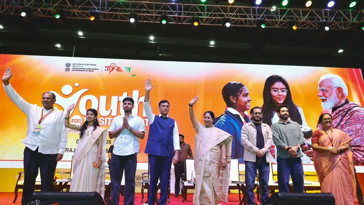 दिल्ली के त्यागराज स्टेडियम में MY भारत युवा सम्मेलन का आयोजन, CM रेखा गुप्ता बोलीं- देश के साथ कंधे से कंधा मिलाकर चलें युवा MY Bharat Youth Convention 2026