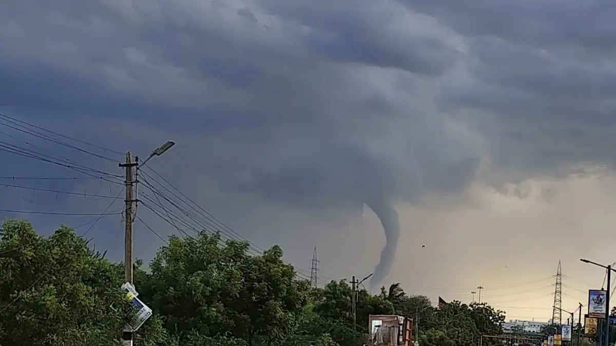 ‘Never Seen Before’ Tornado Striking Tamil Nadu Leaves Locals Stunned as It Touches Down | WATCH ‘Never Seen Before’ Tornado Striking Tamil Nadu Leaves Locals Stunned