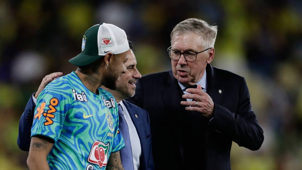 Neymar and Carlo Ancelotti share a light moment
