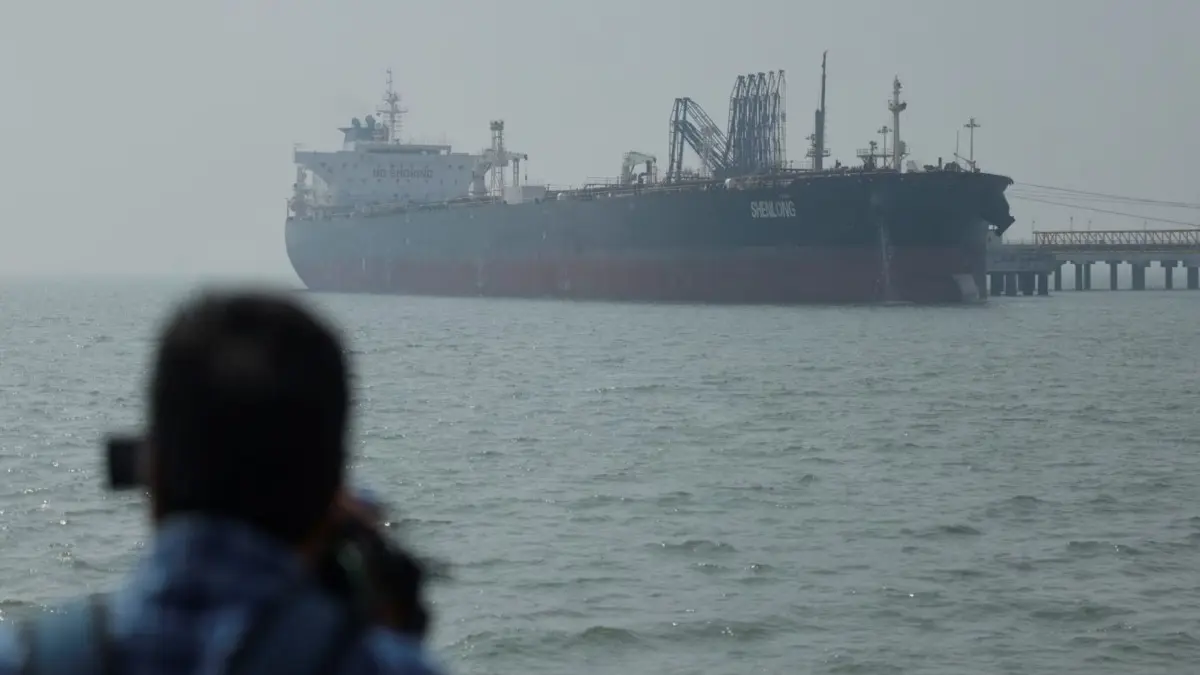 Oil Tanker Hit by 'Unidentified Projectile' in Strait of Hormuz, Says British Maritime Agency Oil Tanker Hit by 'Unidentified Projectile' in Strait of Hormuz, Says British Maritime Agency