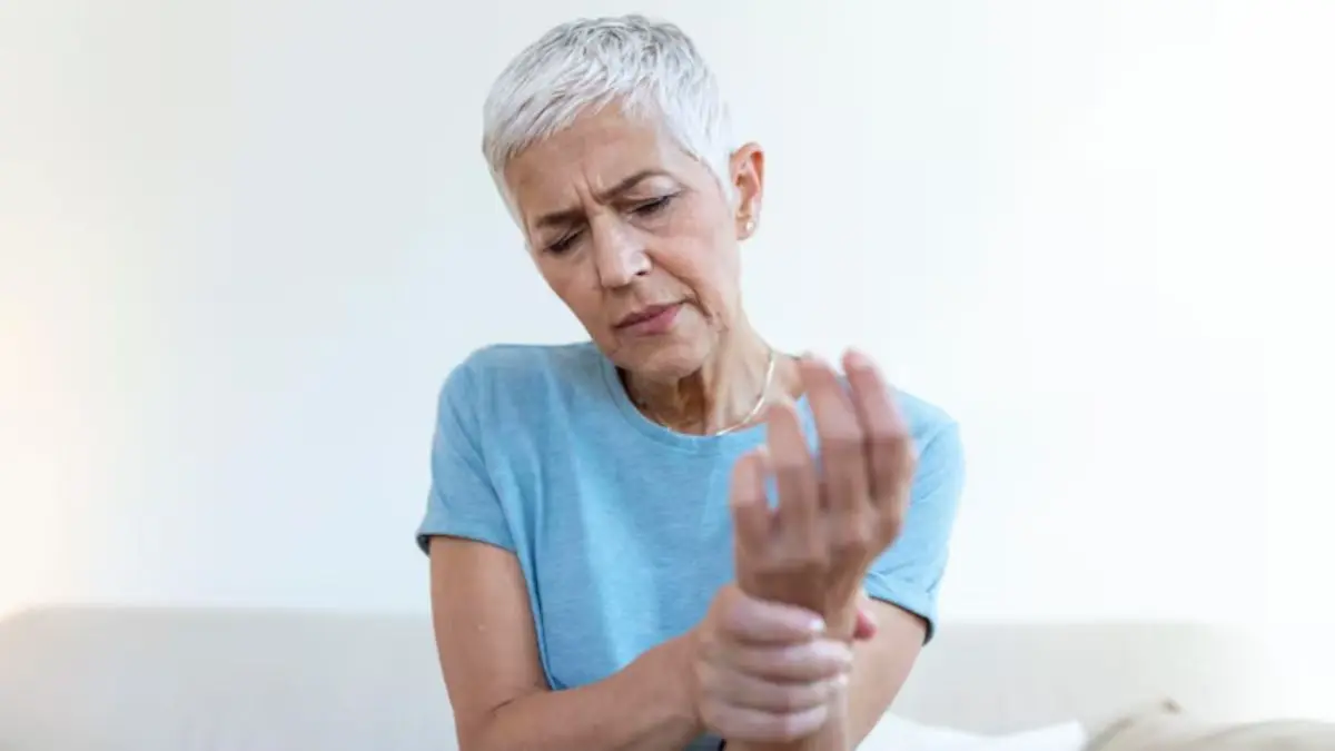 Osteoporosis Explained: Symptoms And Risk Factors Every Older Adult Should Understand Osteoporosis