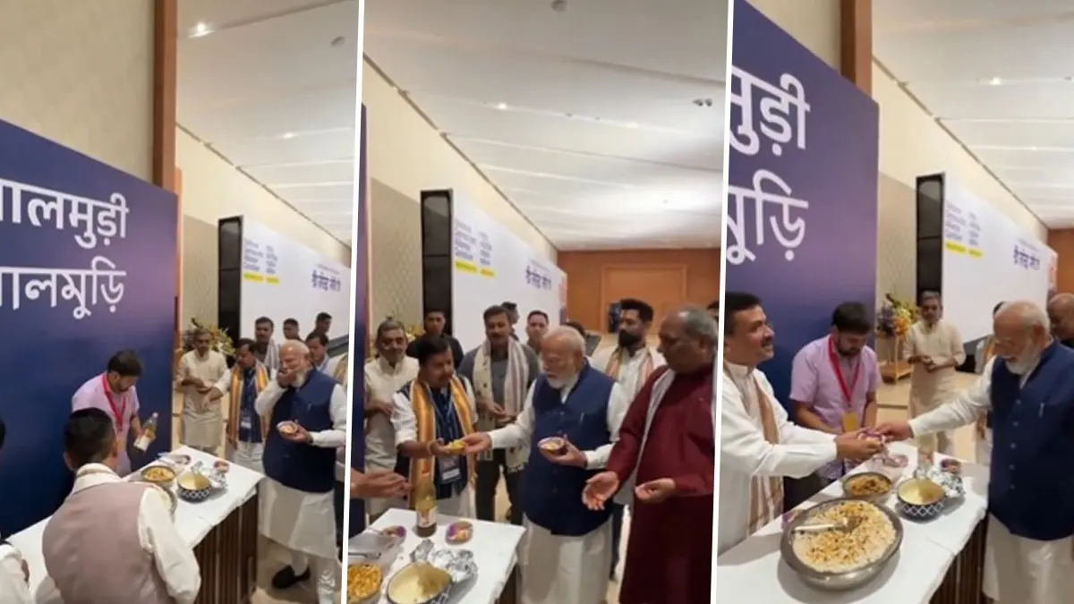 PM Modi Shares Light-Hearted Jhalmuri Moment with NDA Leaders on Milestone Day at Bharat Mandapam | WATCH PM Modi Shares Light-Hearted Jhalmuri Moment with NDA Leaders on Milestone Day at Bharat Mandapam