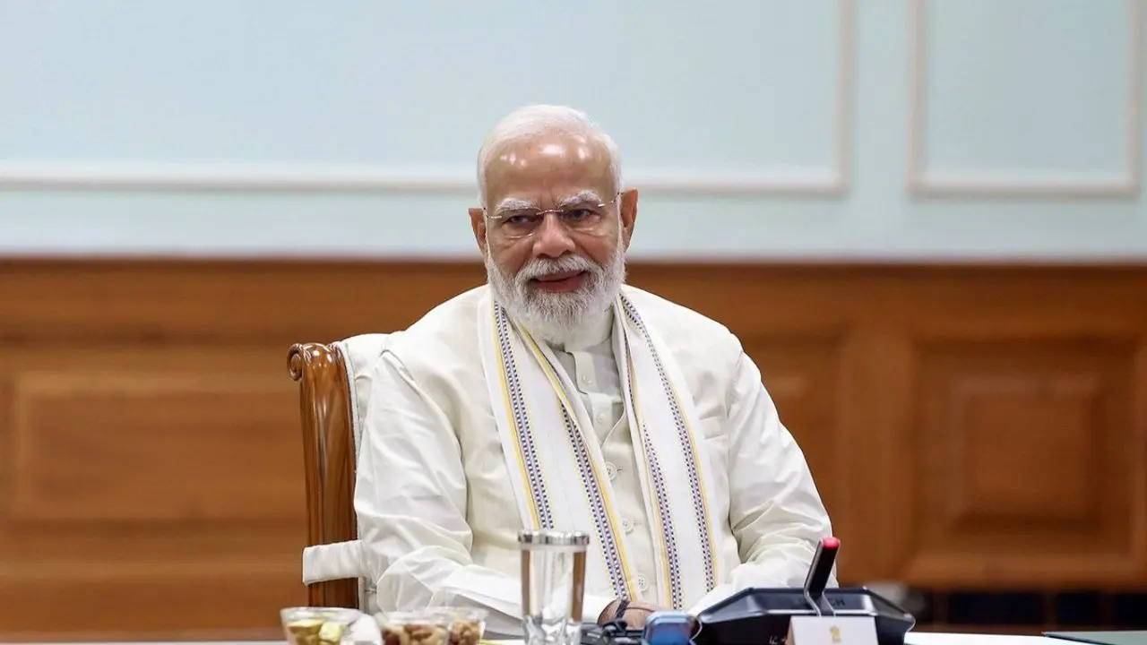 A Golden Chapter: Standing Ovation for PM Modi as Union Cabinet Celebrates Record-Breaking 4,399 Days PM Narendra Modi