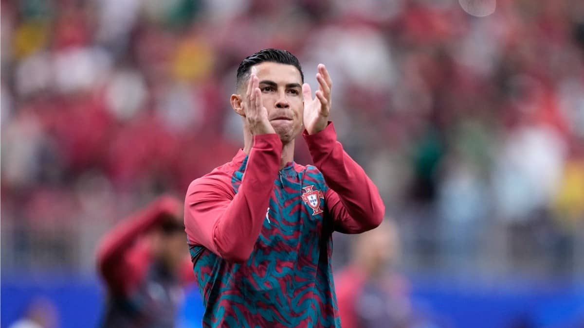 Portugal's Cristiano Ronaldo applauds the fans during the warm-up