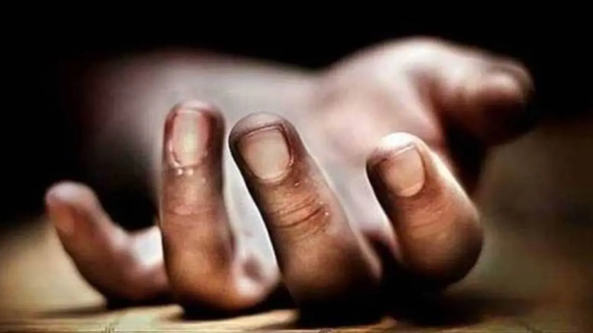 UP Crime: प्रयागराज में करोड़पति परिवार के 4 सदस्यों के शव मिले, गत्ते पर लिखा था- 'बंटी, बबली और बहू ने मारा' Prayagraj Family Murder